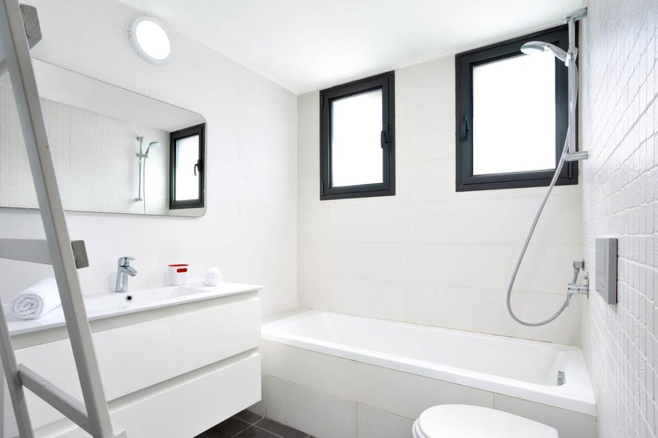 Sophisticated 3br Penthouse In Jaffa's Market Apartment